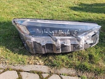 Mustang Mach práve svetlo