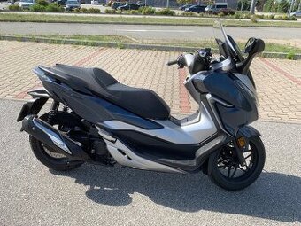 Honda Forza 300