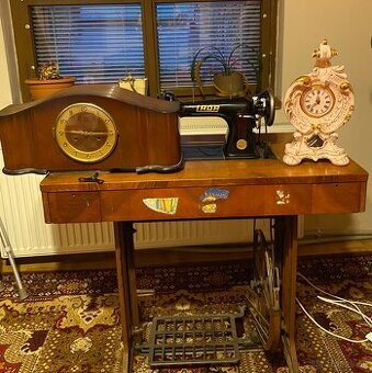 Starý šijací stroj