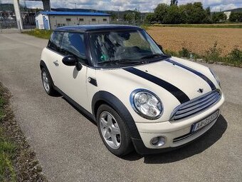 Mini Cooper R56 1,6i Benzín 88kw white pepper,Klimatronic