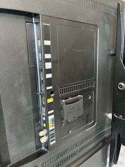 TV Samsung 43” so stojanom na stenu