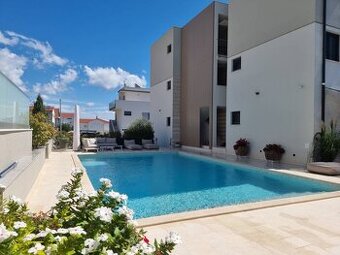 CHORVÁTSKO - Luxusný dom s troma apartmánmi - VODICE