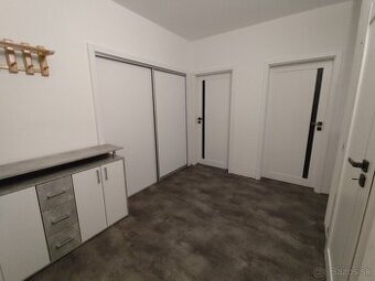 3-izbový, Perecká, Levice - 1