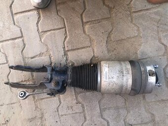 Audi Q7 - Predný pravý tlmic