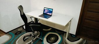 Pracovný stôl + Pc stolička + koberec