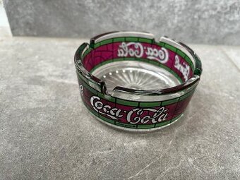 Predám sklenený popolník coca-cola