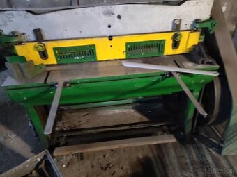 Elektrické a tabuľové nožnice