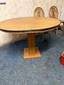 Rozťahovací jedálenský stol