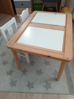 Detský stolík + 2 stolicky