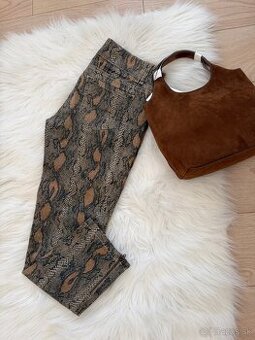 Dámske 3/4 nohavice s hadím vzorom, 36