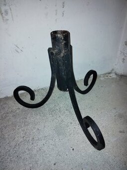 Kovový stojan na vianočny stromček