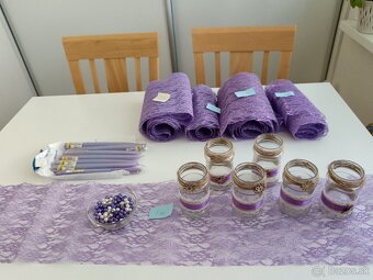 Výzdoba na svadbu alebo oslavu fialová