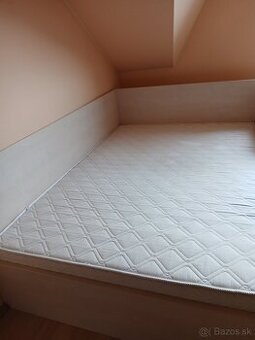 Posteľ + nábytok