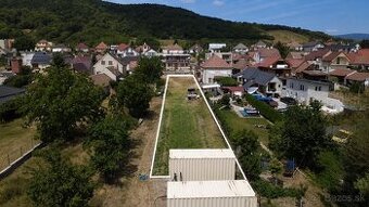 STAVEBNÝ POZEMOK V HORNÝCH OREŠANOCH / Kompletné IS