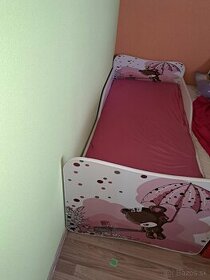 Dievčenská postel