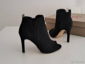 Čierne elegantné kotníkové topánky
