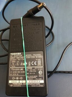 Napájaci adapter Toshiba 15V, 3A ku staršim notebookom za 10