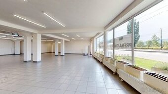 280 m2 na frekventovanom mieste s parkovaním