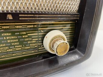 Starožitné rádio Tesla
