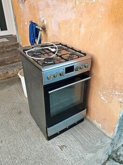 Predam komiovany sporak plyn/eletrika