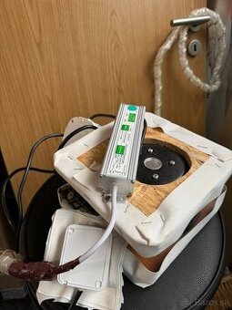 Ventilátor / kompresor s napájacím zdrojom