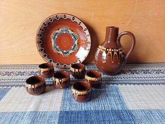 Socialisticke pohare, keramika a mosadzne predmety