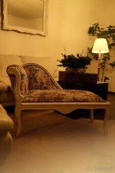 Vintage francúzska leňoška– kvetinové čalúnenie