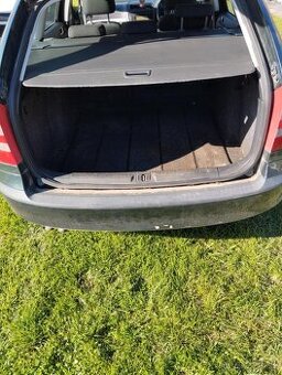 predam interier , plasti, roleta, škoda octavia II combi
