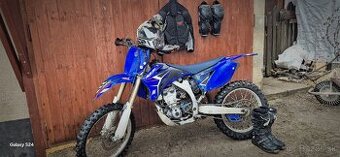 Motorka Yamaha YZF 250