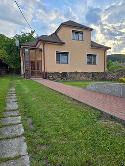 Rodinný dom vhodný pre chovateľov s veľkým pozemkom