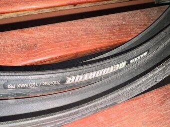 Plaste 700x28c maxxis cestne - 1
