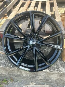 Mam A5 8j x r19 5X112 ET30 Black Painted 66.6