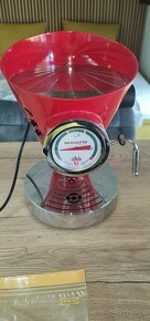 Pákový kávovar DIVA 0,8 l, červený, nerezová oceľ, Bugatti