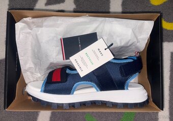 Sandále Tommy Hilfiger v.38 s visačkou