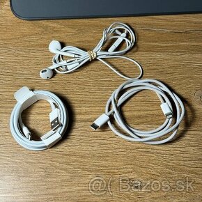 2x Apple Lightning kábel + Apple EarPods