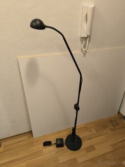 Čierna lampa