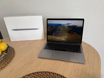 Predám MacBook Air 13" 2018 i5, 256GB, 8GB RAM