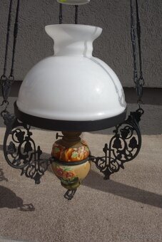 Lampa petrolejová závesná .