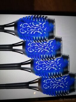 Modrá solárna lampa