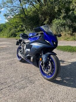 YAMAHA r7