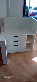 Prebaľovací pult