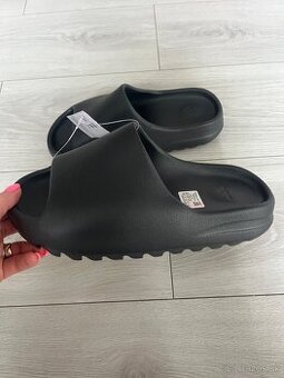 Yeezy slides - 1
