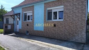 NA PREDAJ 3-IZBOVÝ RODINNÝ DOM, POZEMOK 294 M2, PIEŠŤANY