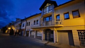 Predám nadštandard 2-izbový byt, Centrum Trnavy, Garáž