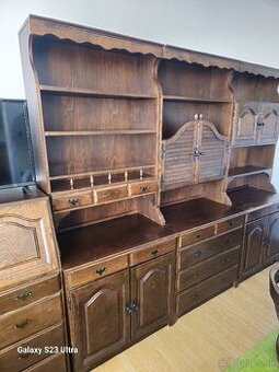 Starožitný nábytok skriňa a stôl 6 stoličiek