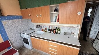 Kuchynská linka + nabytok