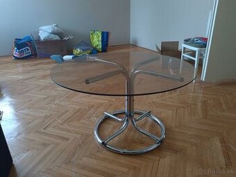 Konferenčný stolík