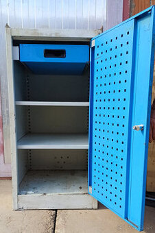 Plechová skriňka na náradie - 1