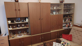 Darujem obývaciu stenu bez vecí - prázdnu