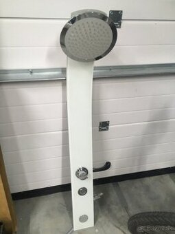 Sprchovy kut so sprchou